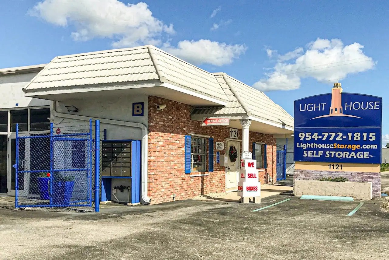Lighthouse Self Storage - Ft Lauderdale, RV storage in Oakland Park