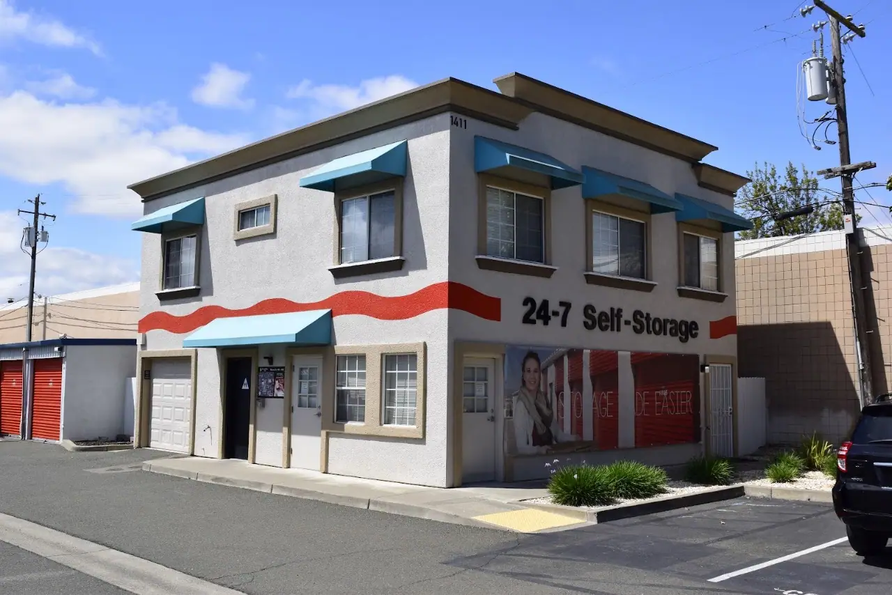 Self-Storage at U-Haul, RV storage in Fairfield