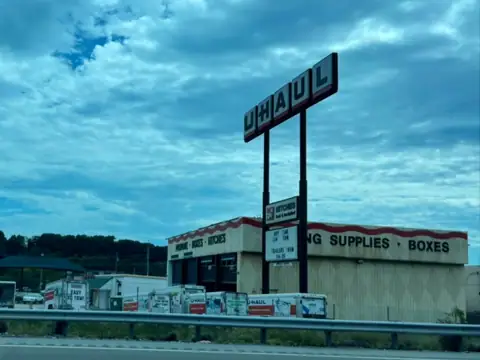 U-Haul Trailer Hitch Super Center of West Town photo 3