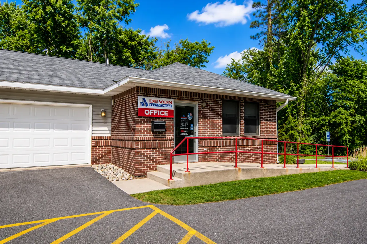 Devon Self Storage Lansing, Michigan, RV storage in Lansing