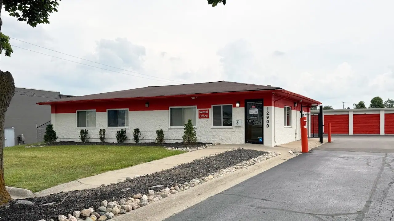 Public Storage, RV storage in Livonia
