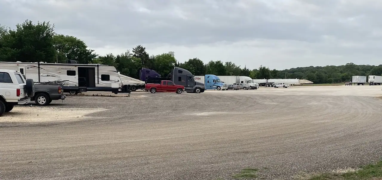 TCL TRUCK PARKING, RV storage in Burleson