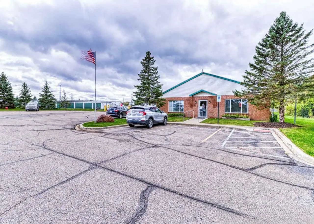 Devon Self Storage Lake Orion, Michigan, RV storage in Lake Orion
