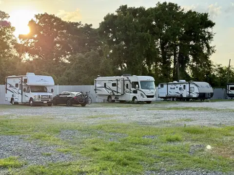 Royal Palms RV Park photo 2