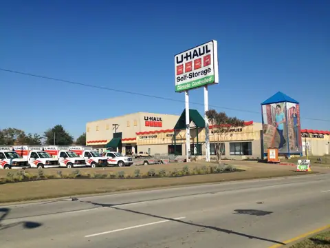 Self-Storage at U-Haul in Arlington, TX