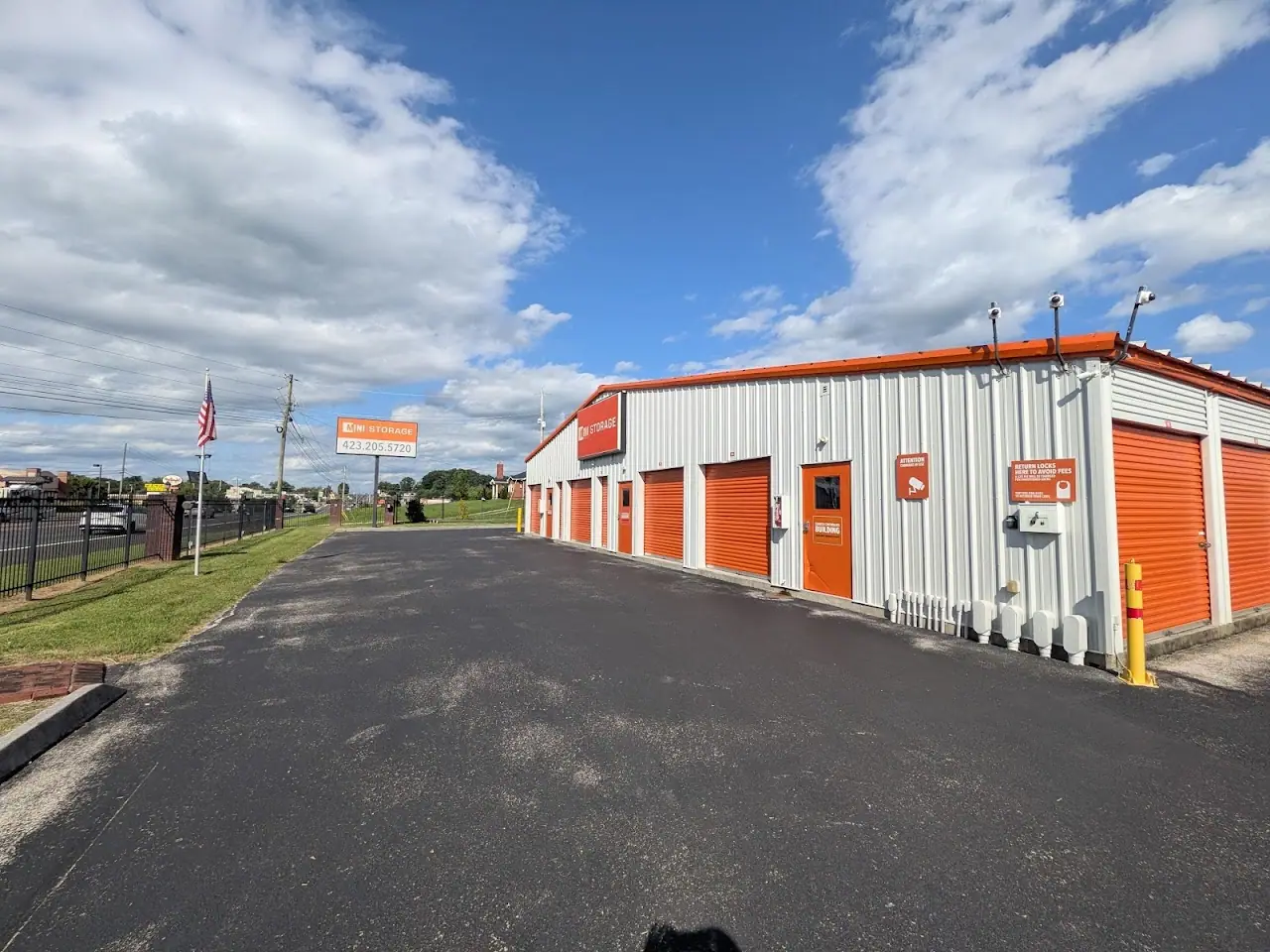 Mini Mall Storage - Piney Flats, RV storage in Piney Flats
