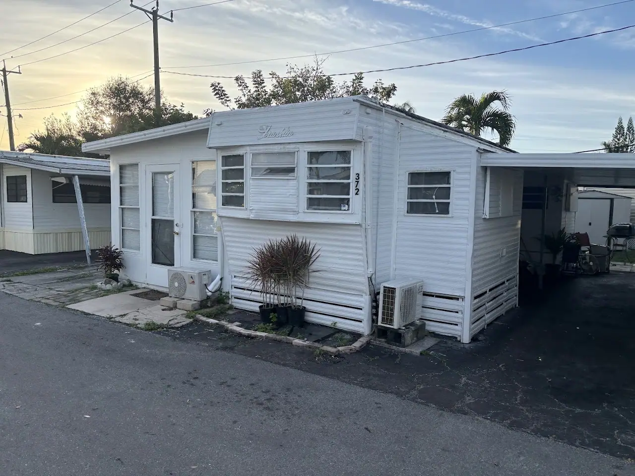 Sunshine Holiday MHCC RV and Camping Resort, RV storage in Fort Lauderdale