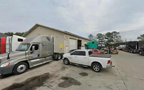 Right Solution Truck Parking Hub photo 2