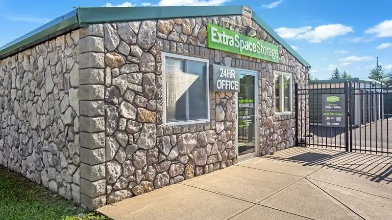 Extra Space Storage, RV storage in Liverpool