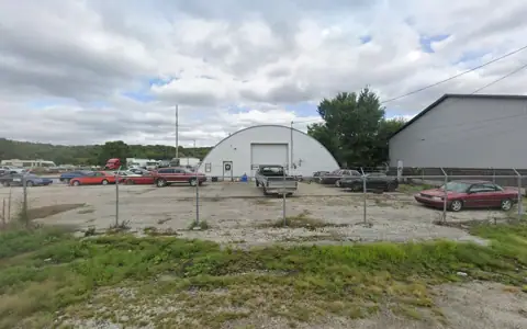 Vincents parking and storage photo 2