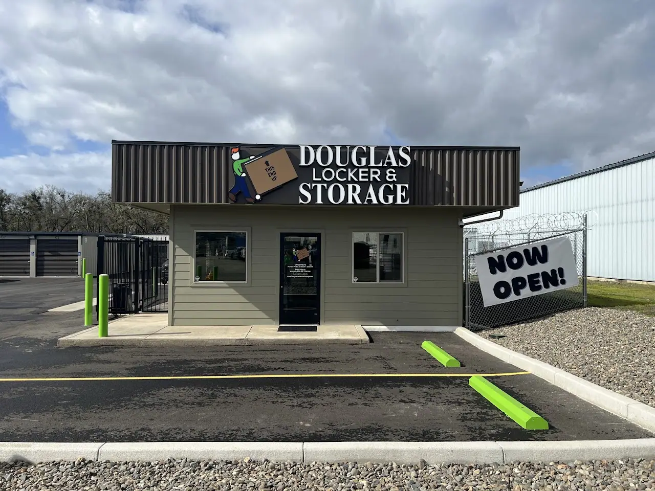 Douglas Locker & Storage, RV storage in Roseburg