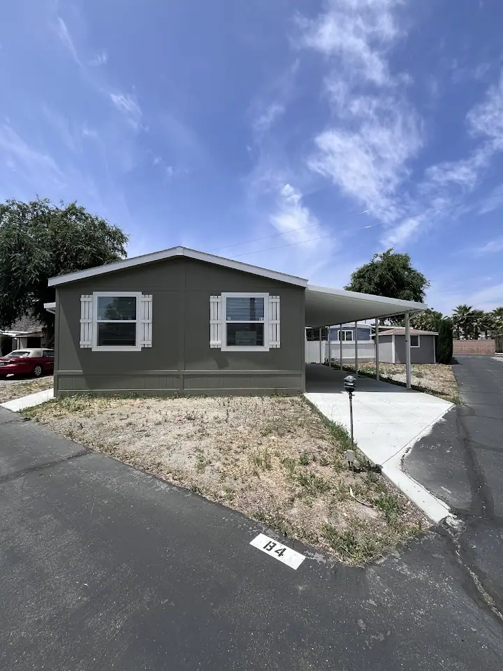 Santiago Palm Vista, RV storage in Hemet