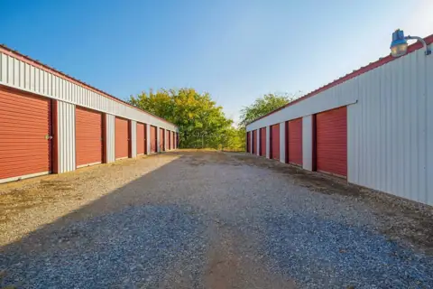 StoreLine Self Storage photo 3