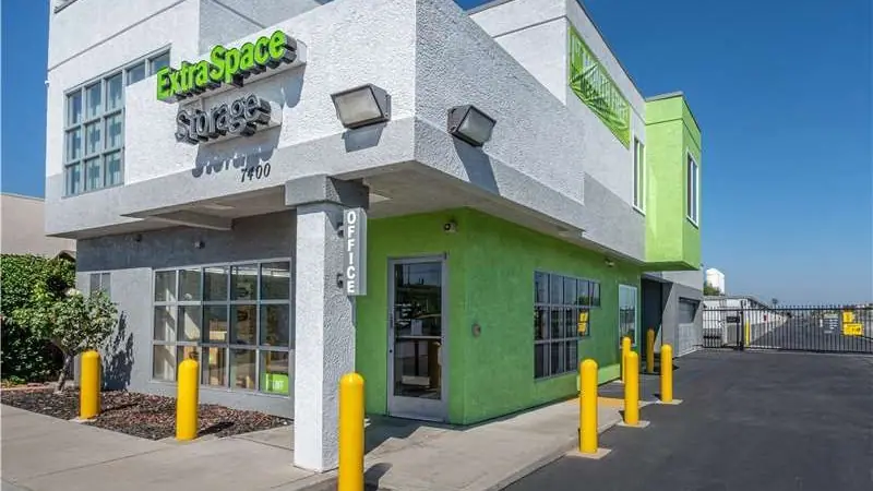 Extra Space Storage, RV storage in North Hollywood