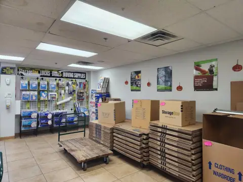 StorageOne Stephanie Near 215 Beltway photo 2