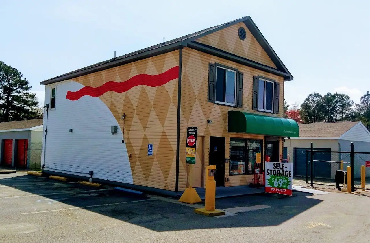 Self-Storage at U-Haul, RV storage in Suffolk
