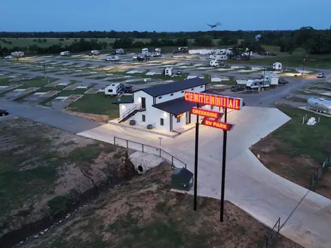 Centennial Creekside RV Park in Smithville, TX