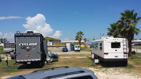 Traveler's Paradise RV Park in Bay City, TX