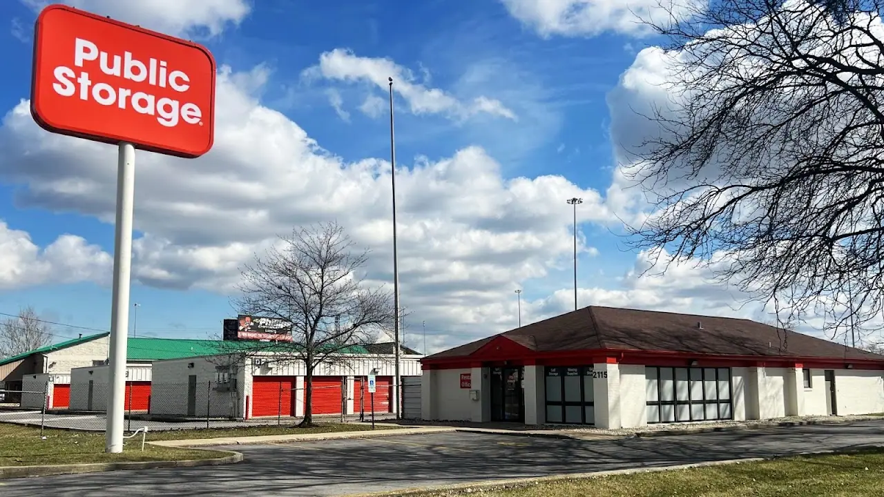 Public Storage, RV storage in Lansing
