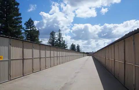 Derrel's Mini Storage in Bakersfield, CA
