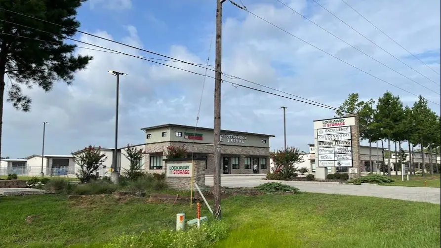 Lockaway Storage, RV storage in Conroe