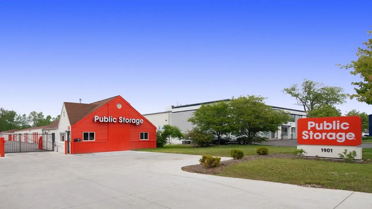 Public Storage, RV storage in Walled Lake