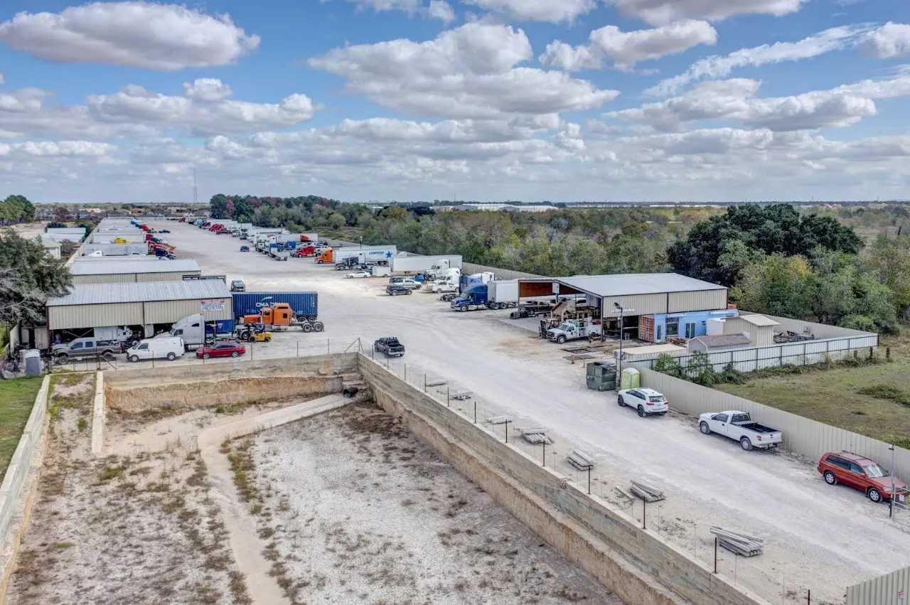 TRUX Parking, RV storage in Katy