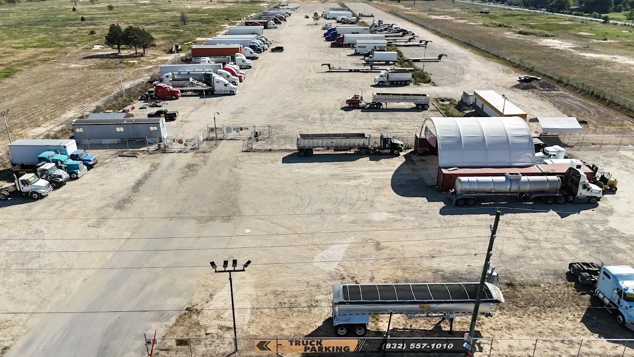 Space City Truck Parking, RV storage in Brookshire