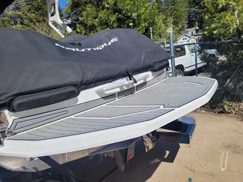 The BoatYard-On the Mountain photo 3