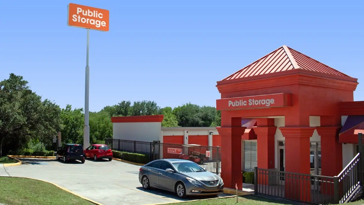 Public Storage, RV storage in Hollywood Park