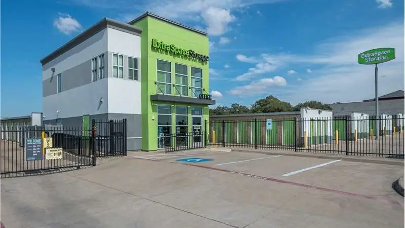 Extra Space Storage, RV storage in Bedford