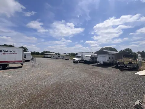 Hendricks Truck Parking photo 2