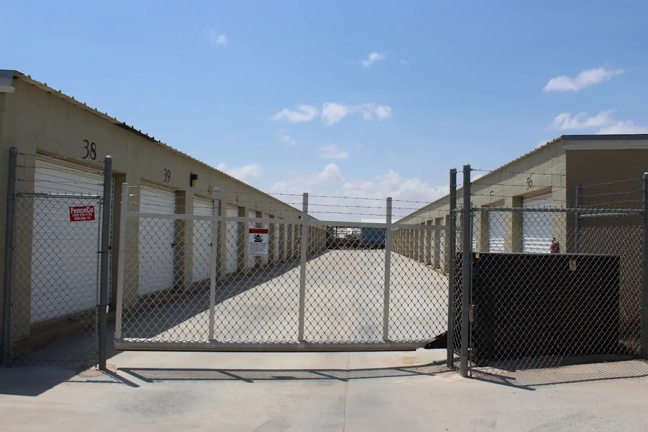 Easy Stop Storage, RV storage in Midland