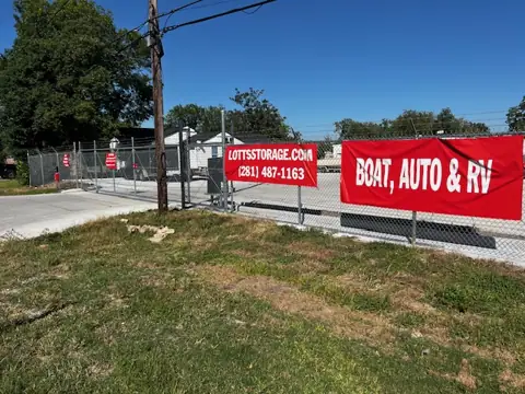 Lott’s Boat, Auto & RV Storage in Pasadena, TX