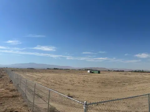 Willie Pete RV Storage in Lancaster, CA
