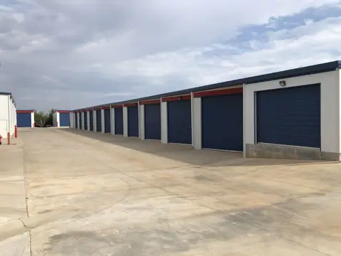 County Line Self Storage & U-Haul in Yukon, OK