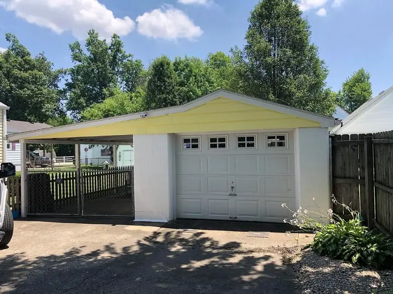 Bruce ave. Vehicle storage, RV storage in Louisville