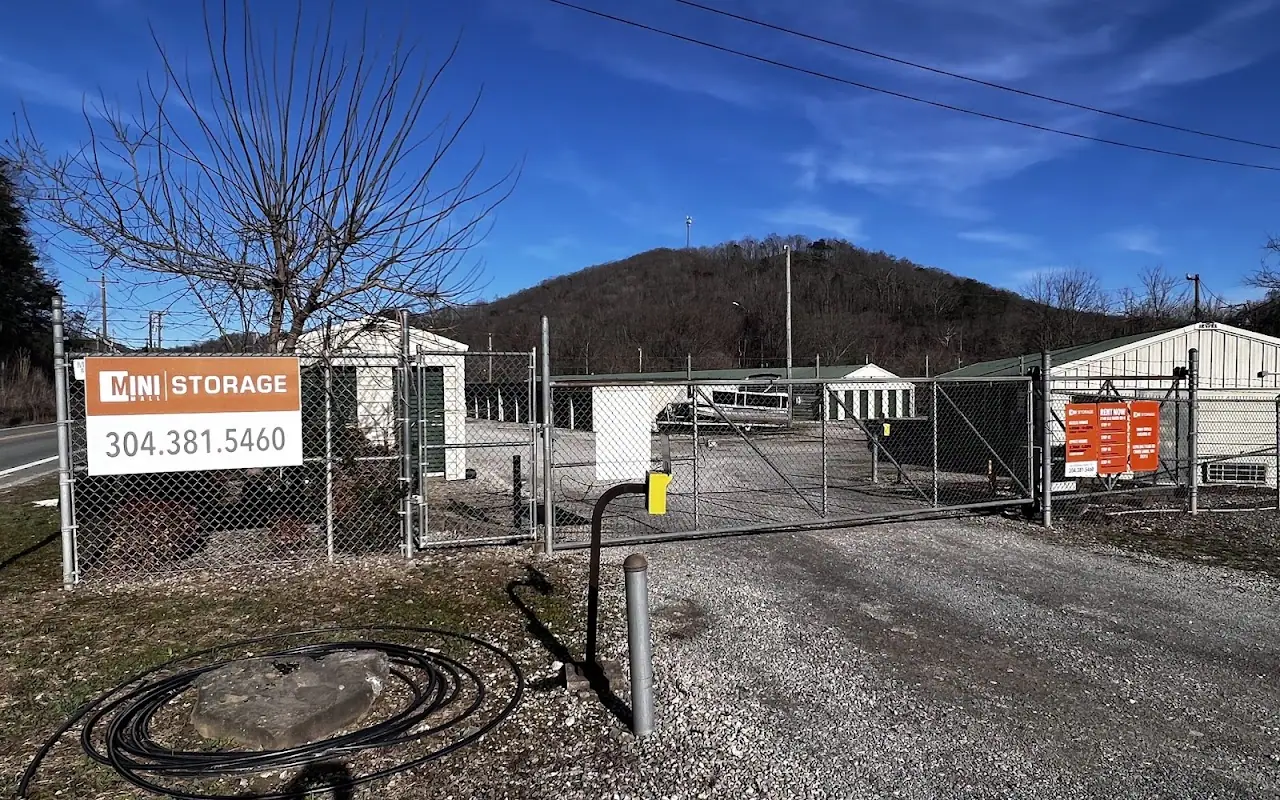 Mini Mall Storage, RV storage in Elkview
