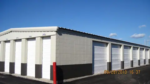 Lewis Mini Storage - A BinTris Managed Property photo 2