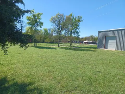 Travis's RV/Boat Storage of Groesbeck photo 3