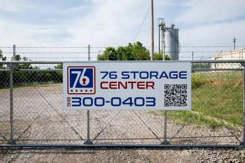 76 Storage Center photo 2