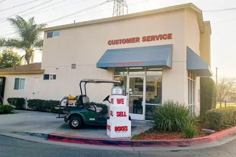Storage Outlet in Bellflower, CA