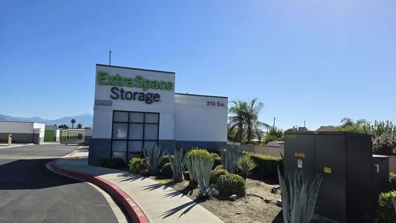 Extra Space Storage, RV storage in Rialto