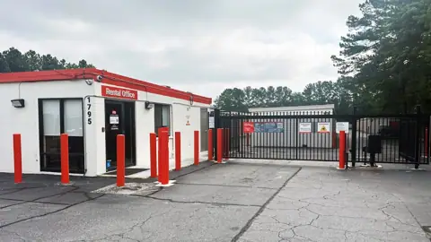 Public Storage photo 2