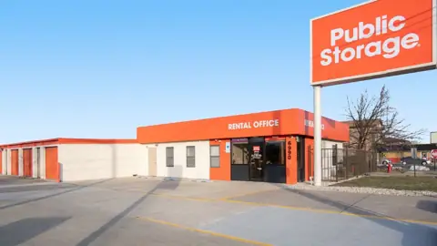 Public Storage in Burbank, IL