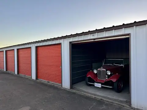 Smith Street Storage in Cleburne, TX