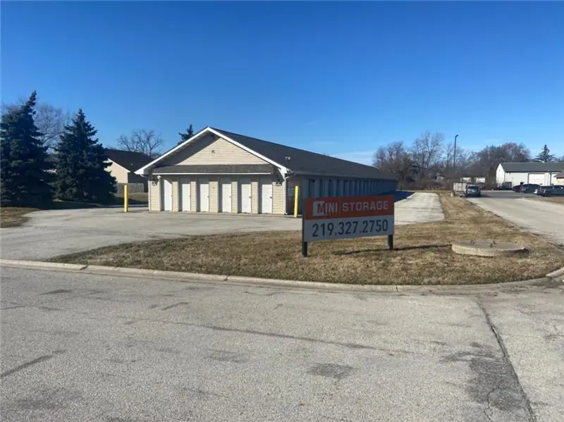Mini Mall Storage - Cedar Lake, RV storage in Cedar Lake