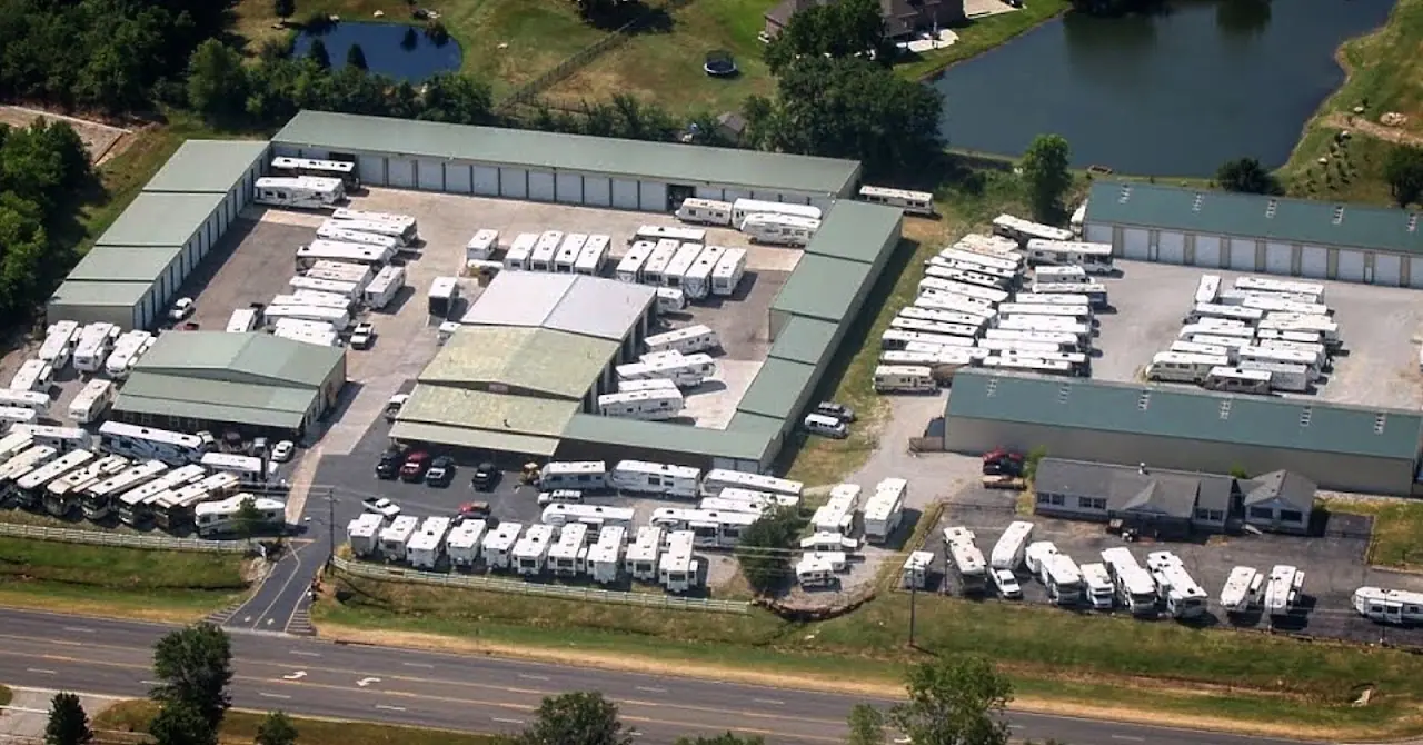 Wade's RV ServiceCenter, RV storage in Glenpool