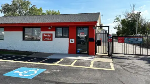 Public Storage photo 2