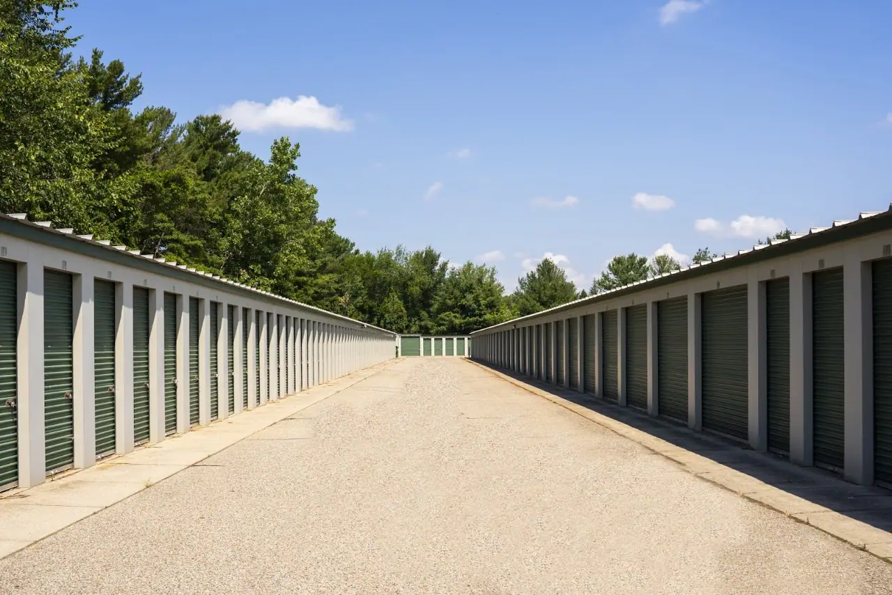 Devon Self Storage Holland, Michigan, RV storage in Holland